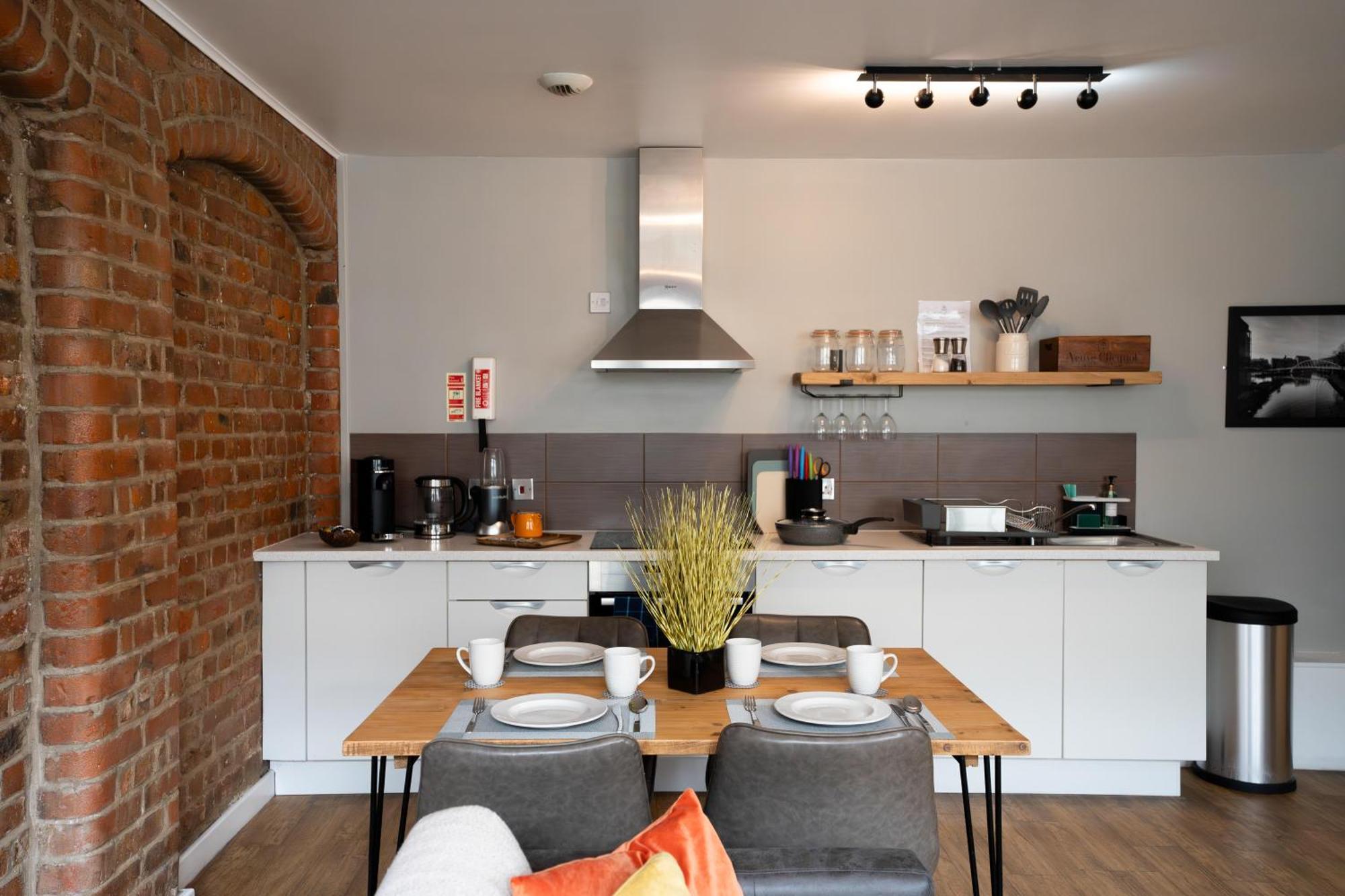 Апарт отель High Street Town House Манчестер Экстерьер фото
